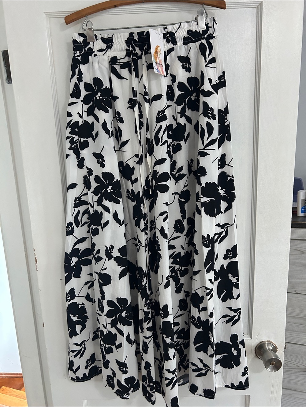 Pretty Garden Womens Black & White Floral Pallazo Pants
